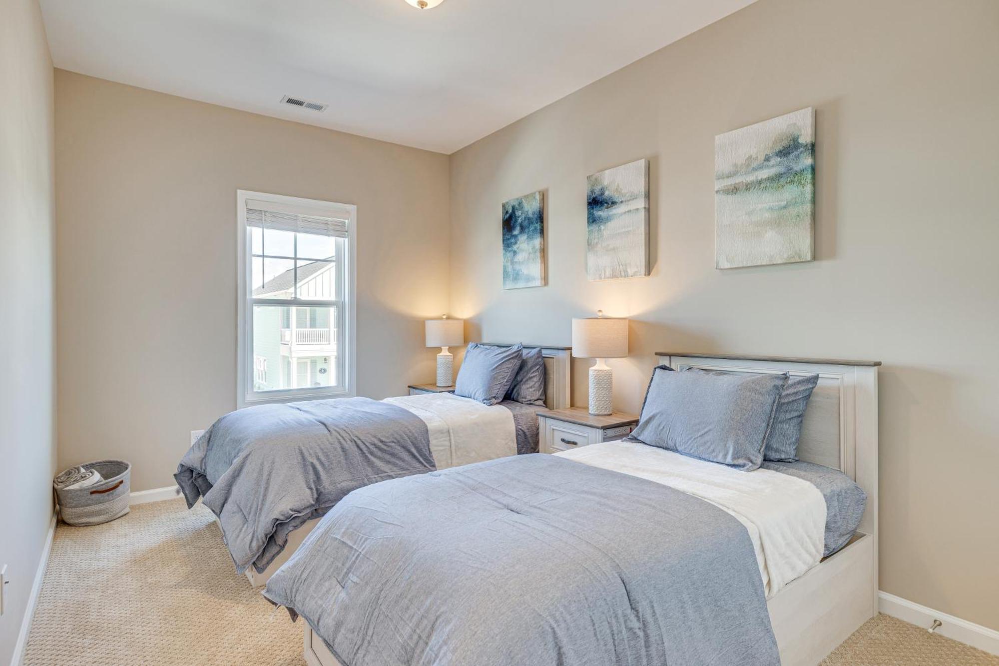 Coastal Abode - Pool Access, Near Beaches Holiday home *