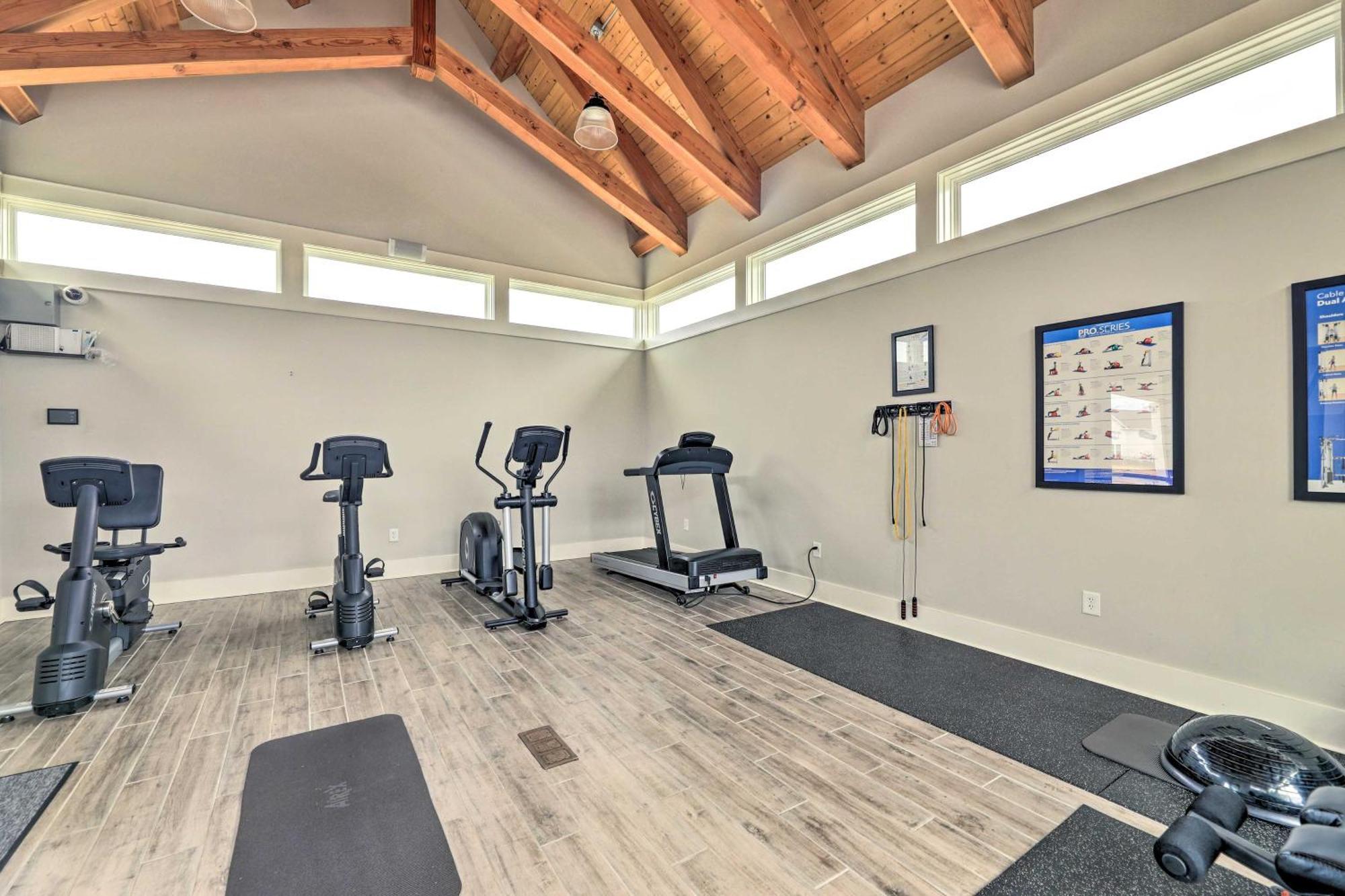 Coastal Abode - Pool Access, Near Beaches * Beaufort