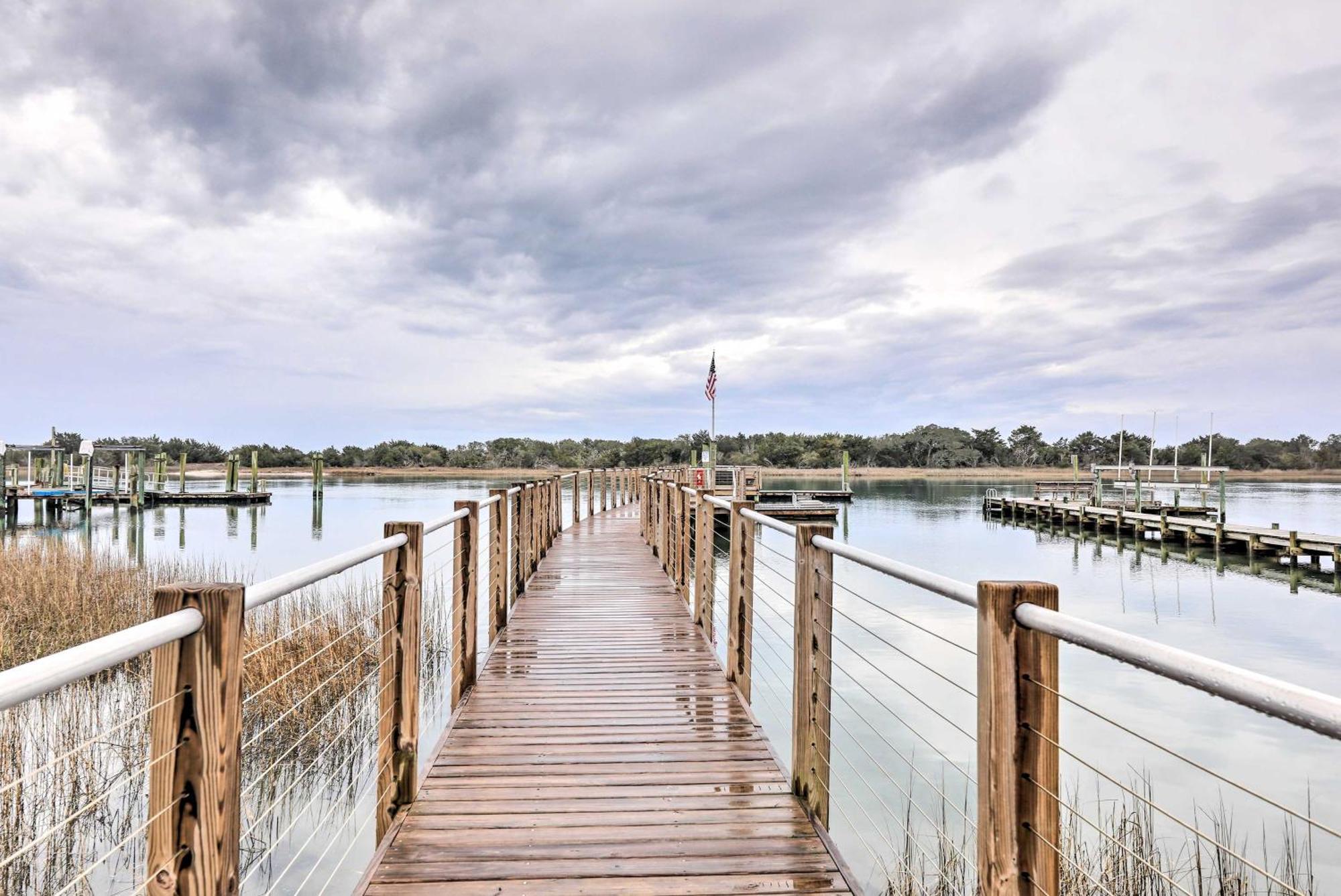Coastal Abode - Pool Access, Near Beaches Holiday home