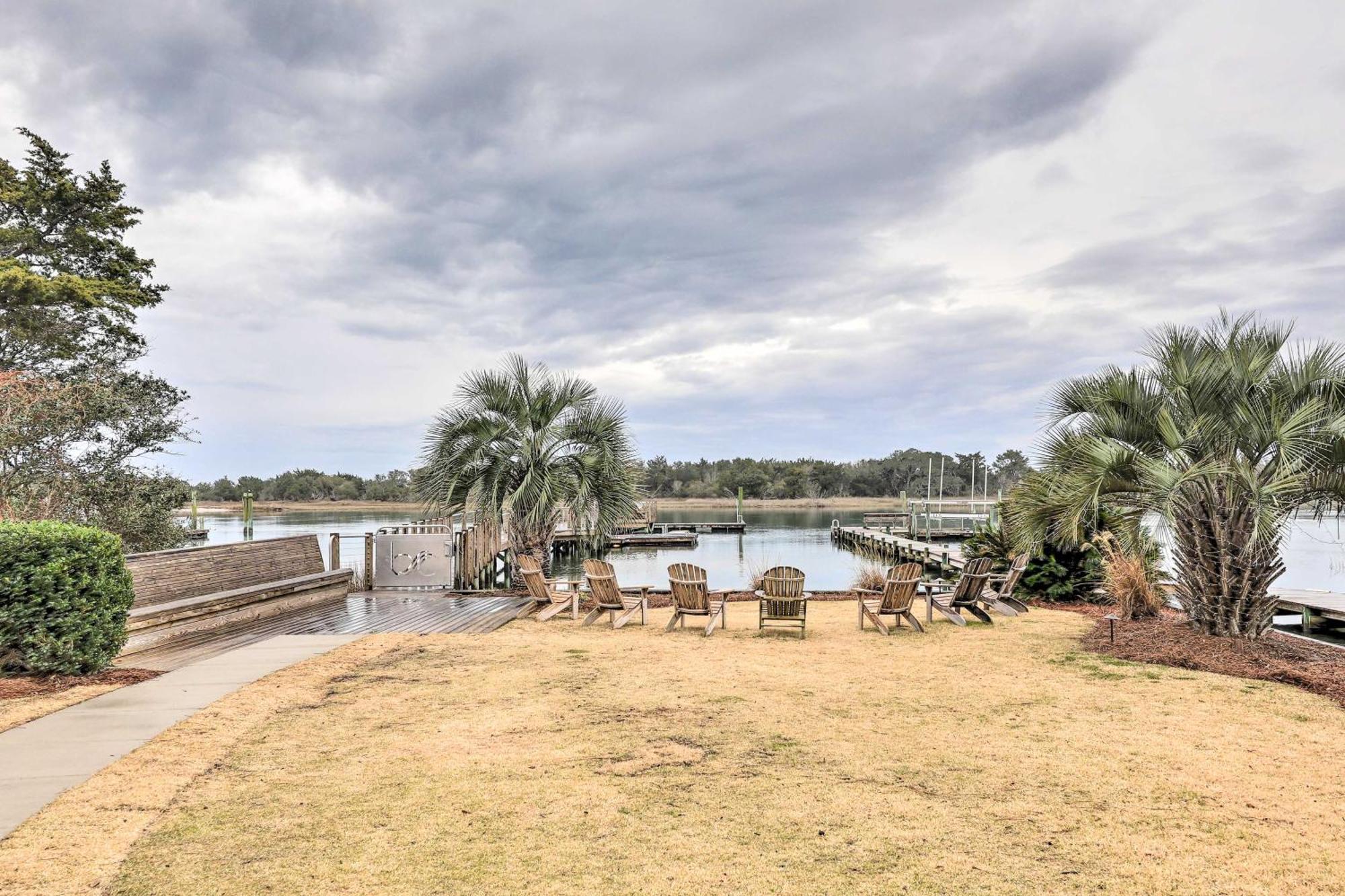 Coastal Abode - Pool Access, Near Beaches * Beaufort