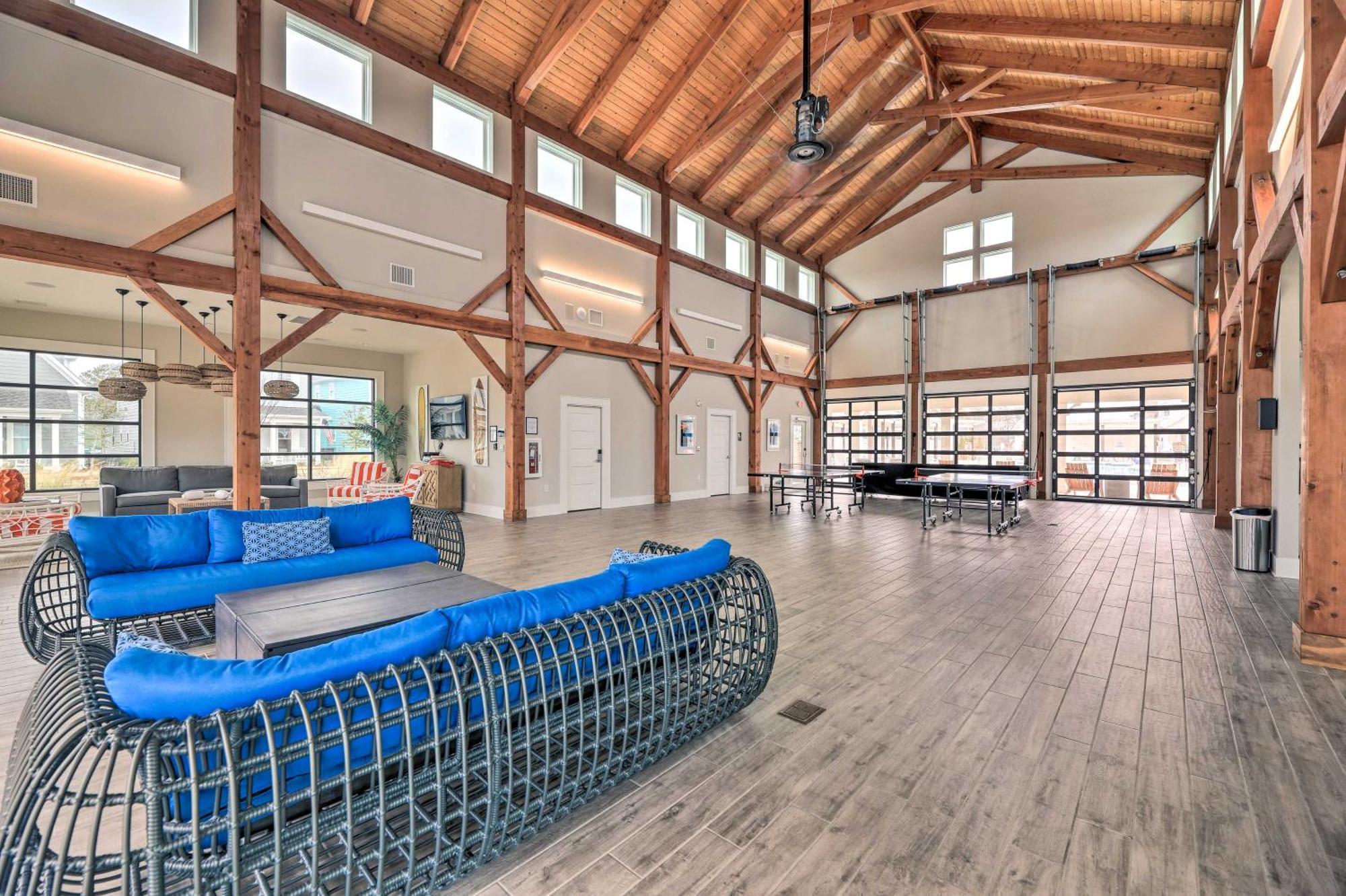 Coastal Abode - Pool Access, Near Beaches Holiday home